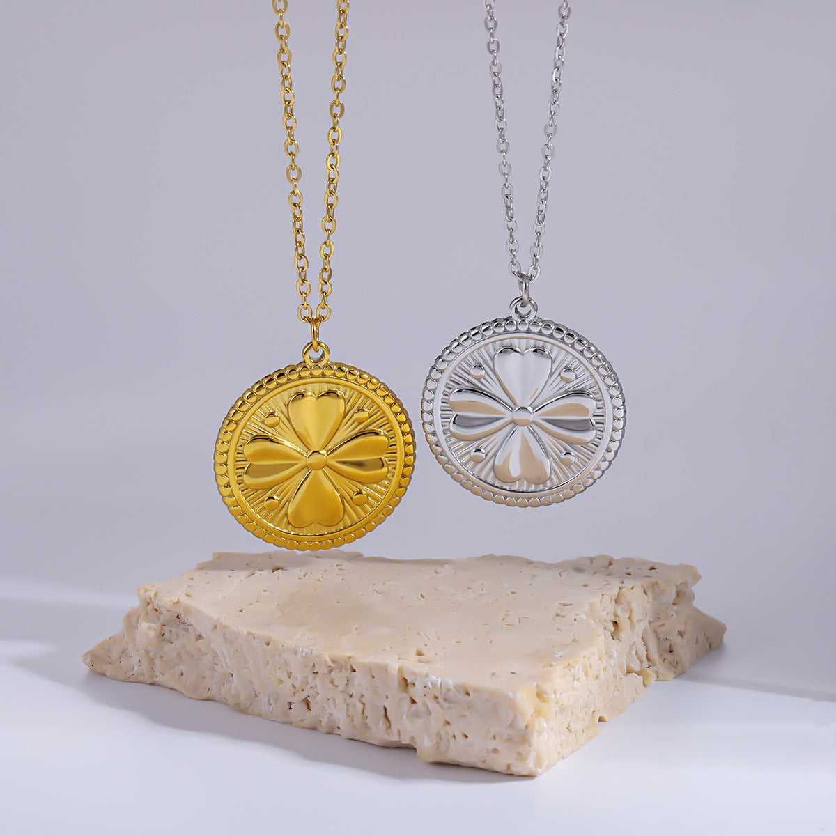 Collier trèfle porte-bonheur doré, photo 2